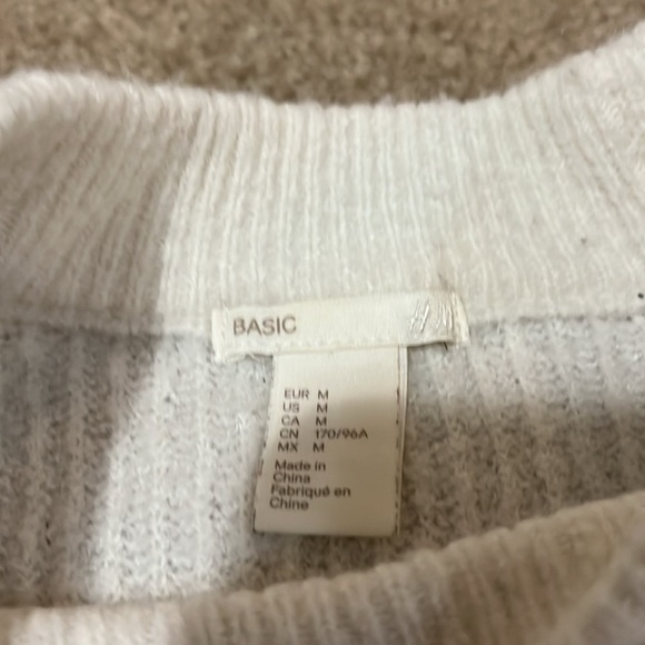 H&M Basics Sweater - Picture 2 of 5
